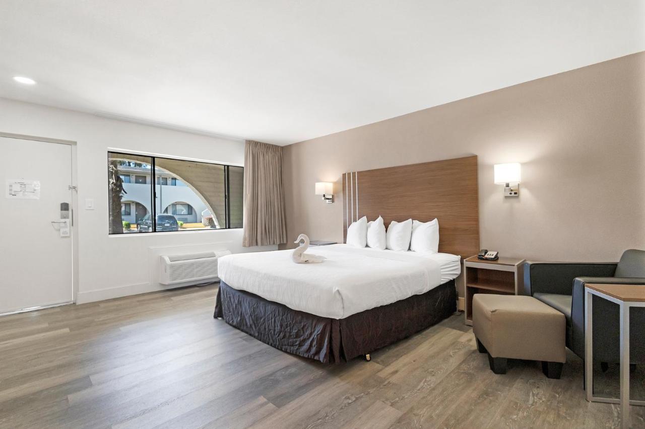 Heritage Inn Express Роузвил Екстериор снимка