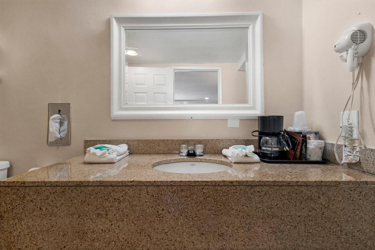 Heritage Inn Express Роузвил Екстериор снимка